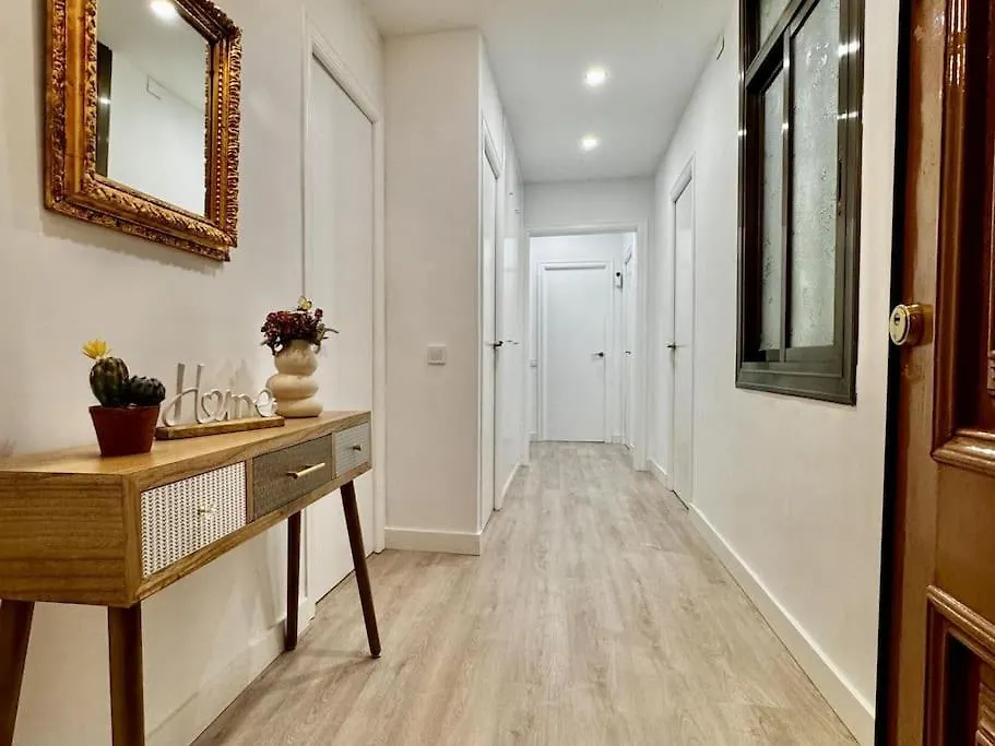 Sant Antoni Stay: Experience Barcelona