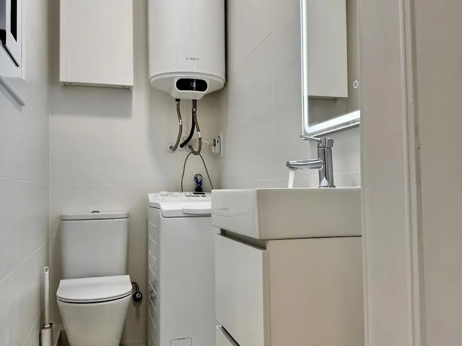 Sant Antoni Stay: Experience Barcelona Apartment