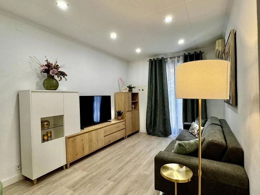 Sant Antoni Stay: Experience Barcelona Apartment
