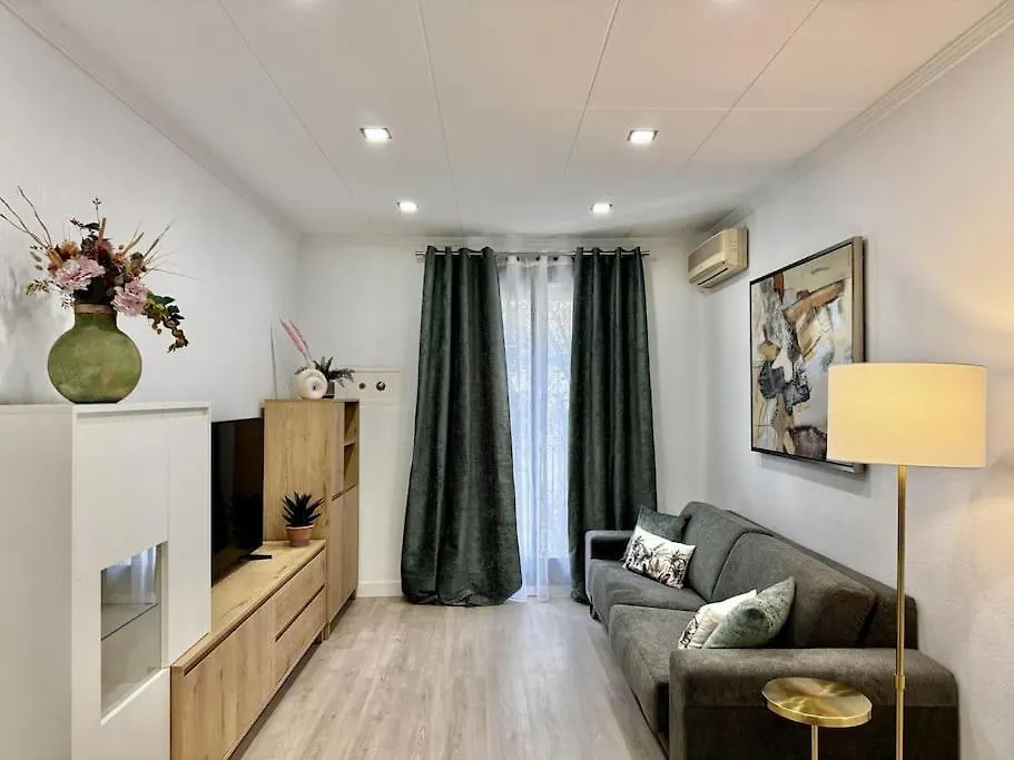 Sant Antoni Stay: Experience Barcelona